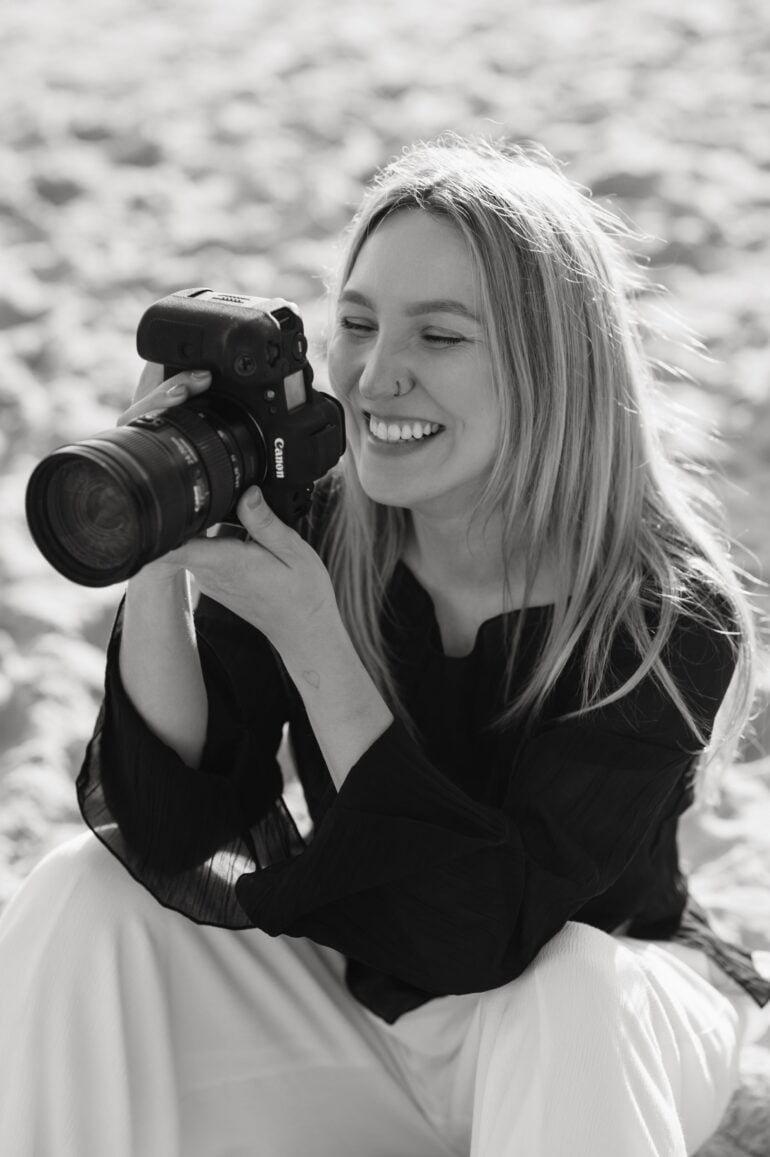 The Psychological Role of Family Photography in Strengthening Identity and Intergenerational Bonds