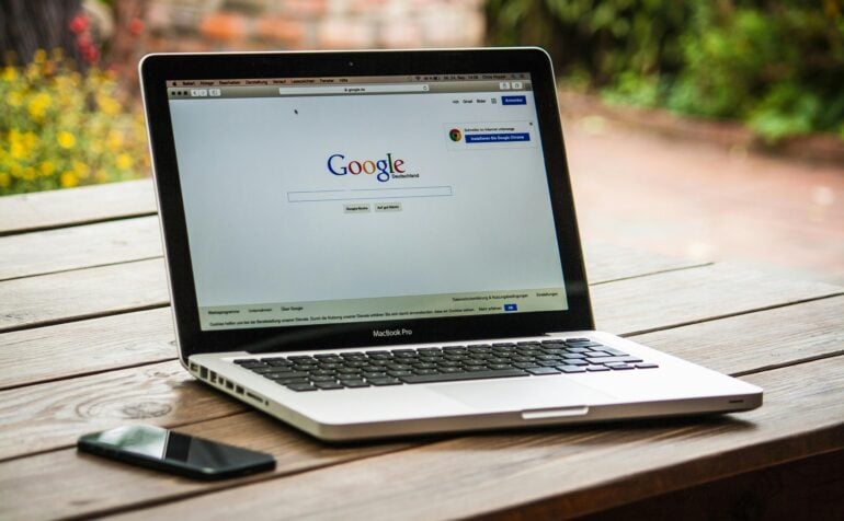 Google Knowledge Panel vs Featured Snippet: What is the Difference